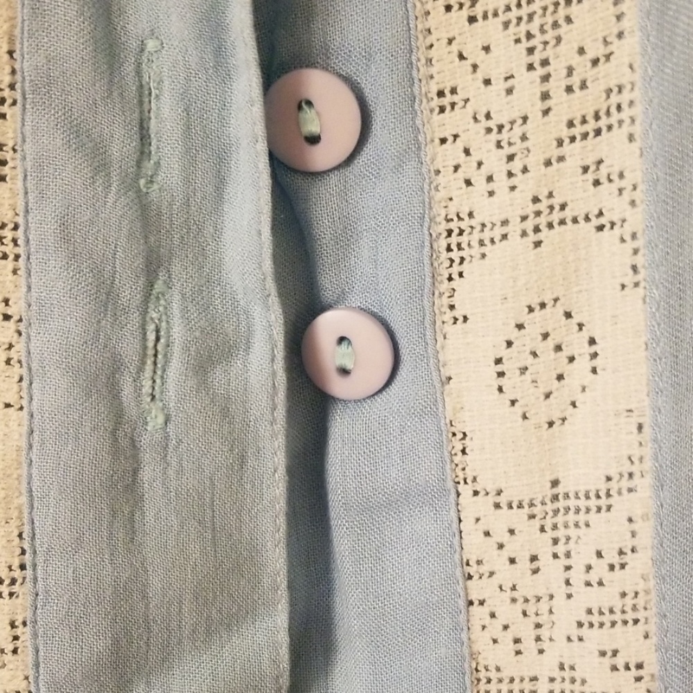Light blue and white shirt sz xl - Picture 3 of 4